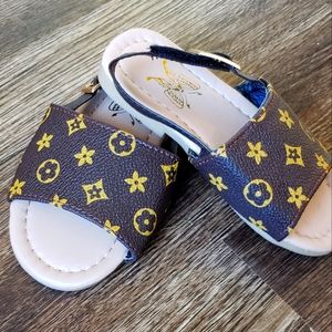 Brown Girls Sandal Size 11